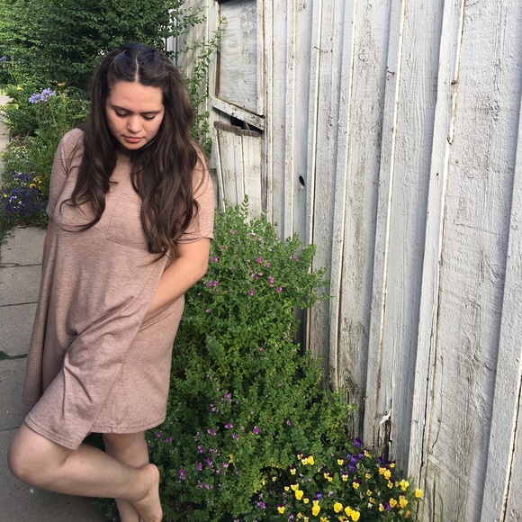 Tan dress 🌵 - Picture 2 of 4